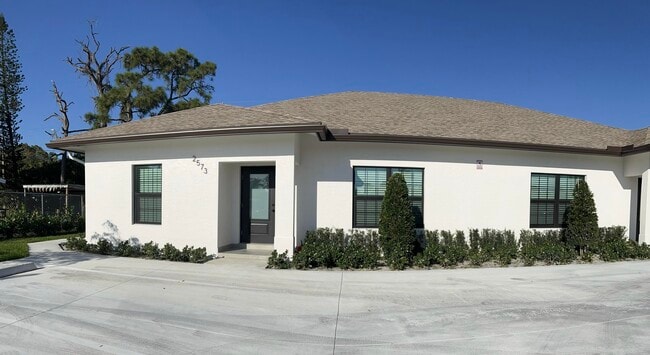 Building Photo - 2571 Gulfstream Rd Rental