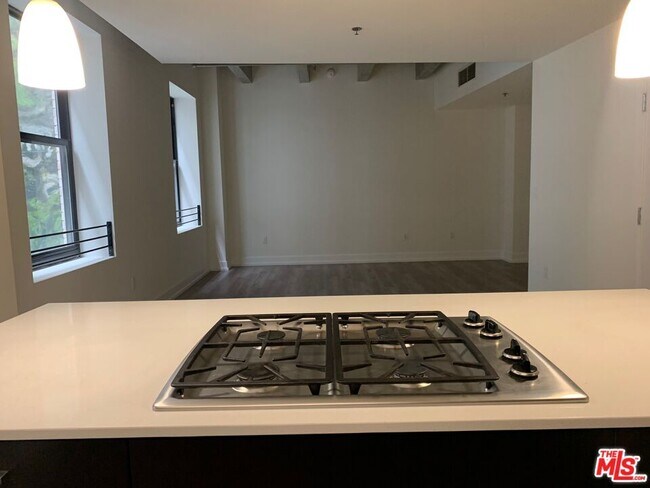 Photo - 727 W 7th St Unidad 507