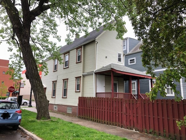 Building Photo - 2856 N Western Ave Unit 1 Rental