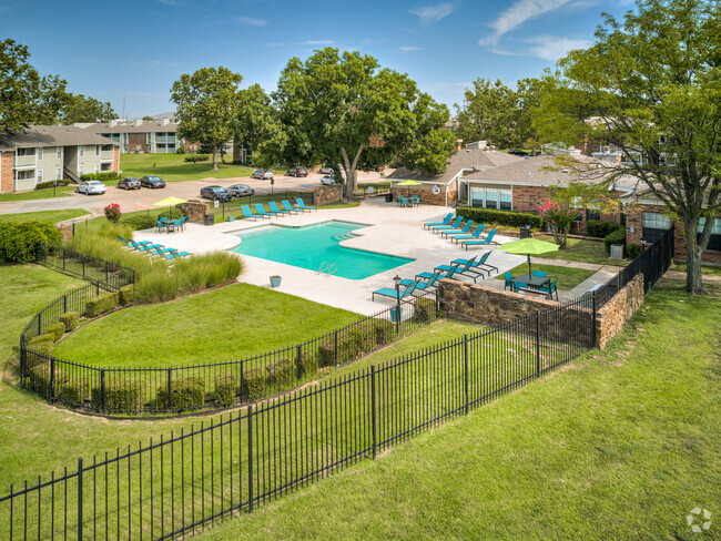 Woodland Oaks - Pool - Woodland Oaks Rental