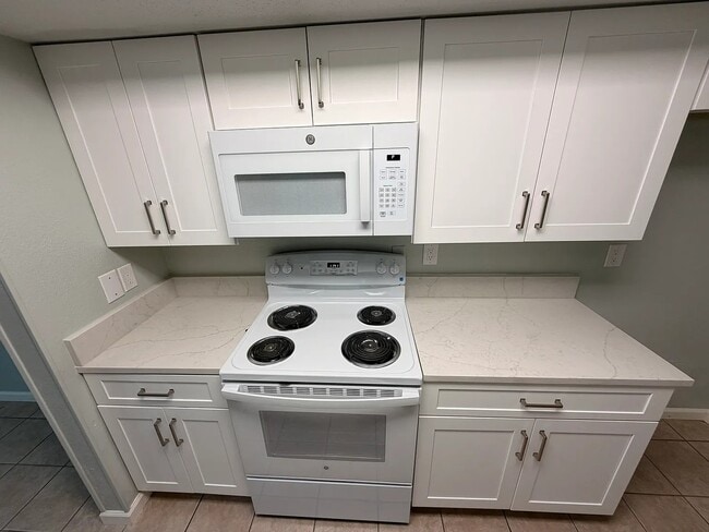 Photo - 13606 Dutch Myrtle