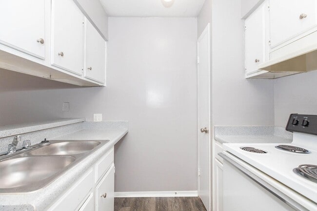 Photo - Country Oaks Apartments