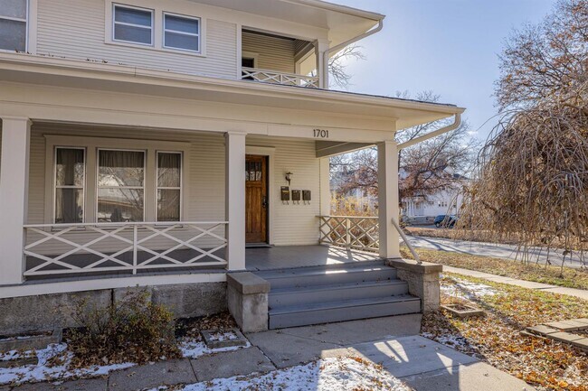 Building Photo - 1701 D St Unit 2E Rental
