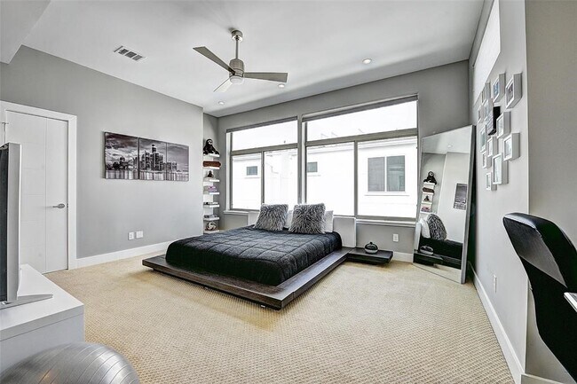 Photo - 3223 Garrow St