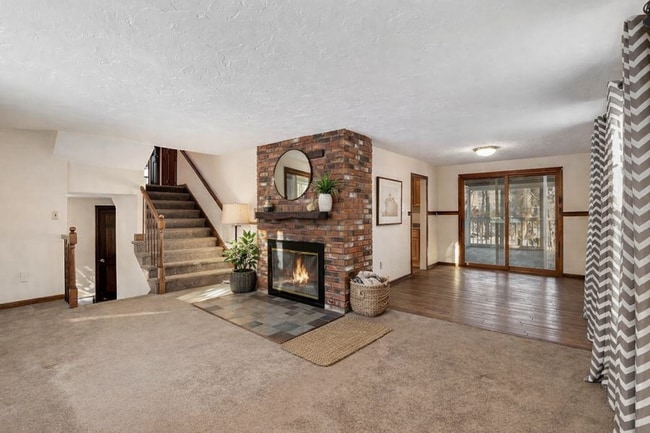 Photo - 25% off 1st months rent! Well maintained, 3 Bedroom single family home in lovely Westford neighbo...