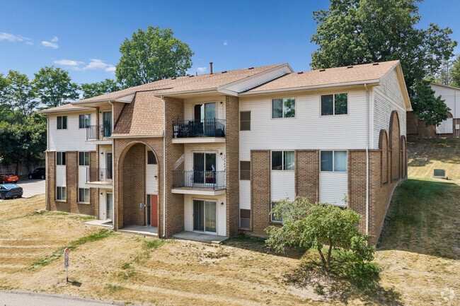 Round Hill Apartments