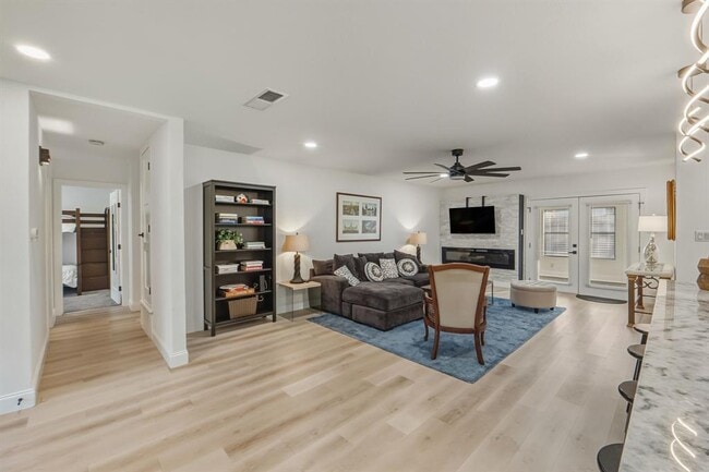 Photo - 2107 Lewood Cir