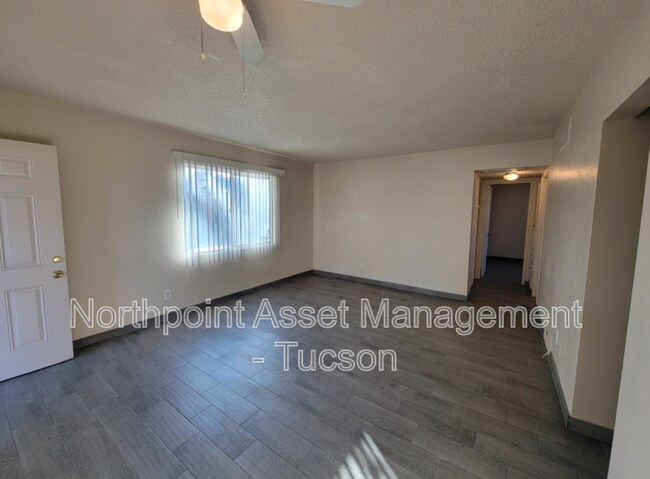 Photo - 4510-4512 E 18th St