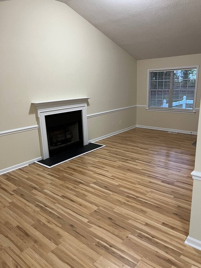 Photo - 113 Cherrington Ct