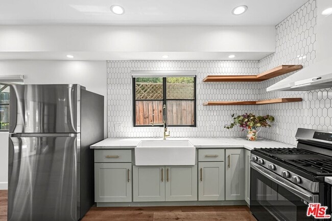 Photo - 720 W Altadena Dr