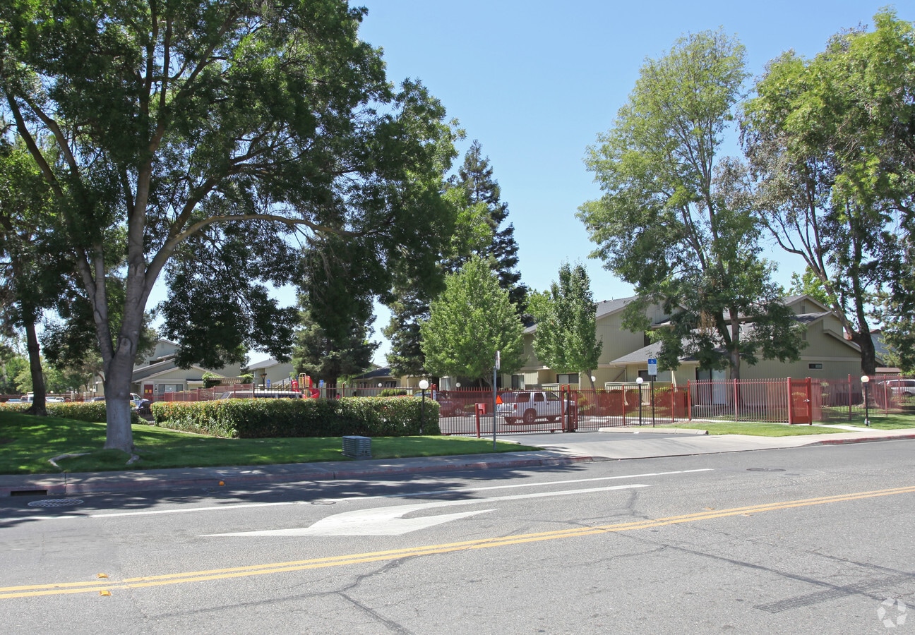 Photo - Oakridge Apartments