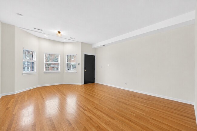 Photo - 3115 N Oakley Ave Unit 1