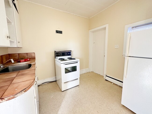 Building Photo - 33 Paddock St Unit 33-2