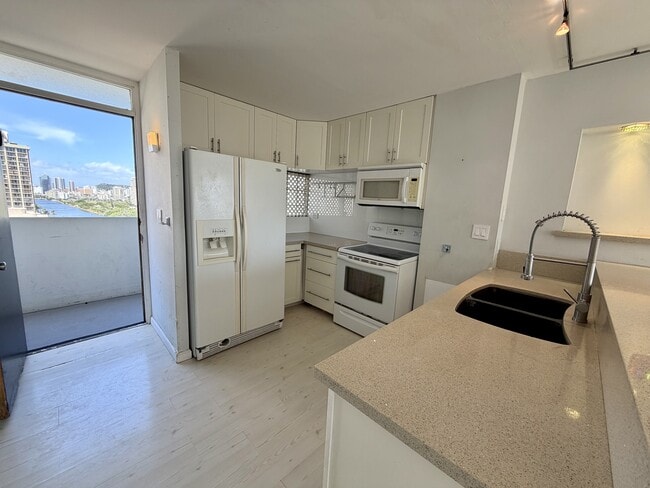 Photo - 2421 Ala Wai Blvd