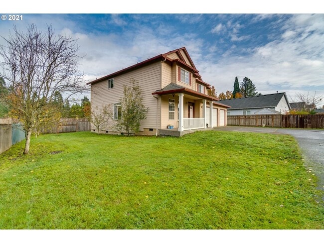 Photo - FANTASTIC 4 Bed 2.5 Bath Home in Salmon Cr...