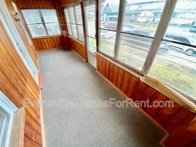 Photo - 809 E Iowa St