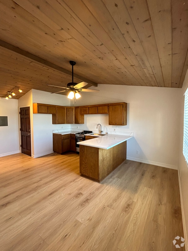 Building Photo - 10154 McClemont Ave Rental
