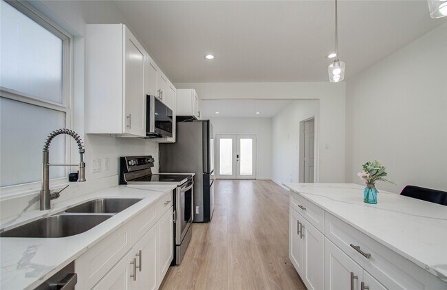 Photo - 8316 Peachtree St