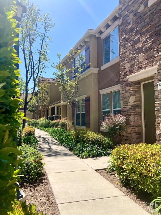 Building Photo - 30505 Canyon Hills Rd Rental