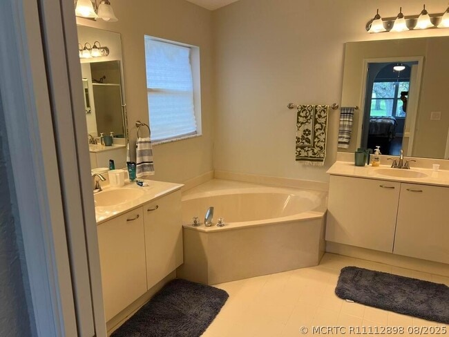 10596 Sunset Isles Ct