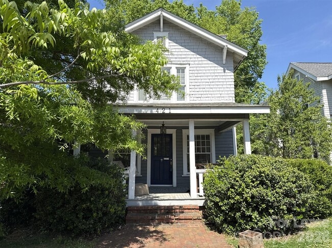 Building Photo - 421 Hawthorne Ln