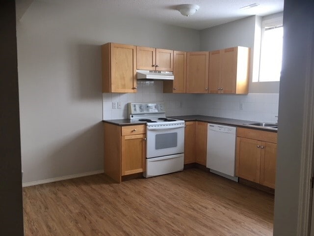 Photo - 2 Bed 1 Bath Unit in Olds, AB Unit Lower