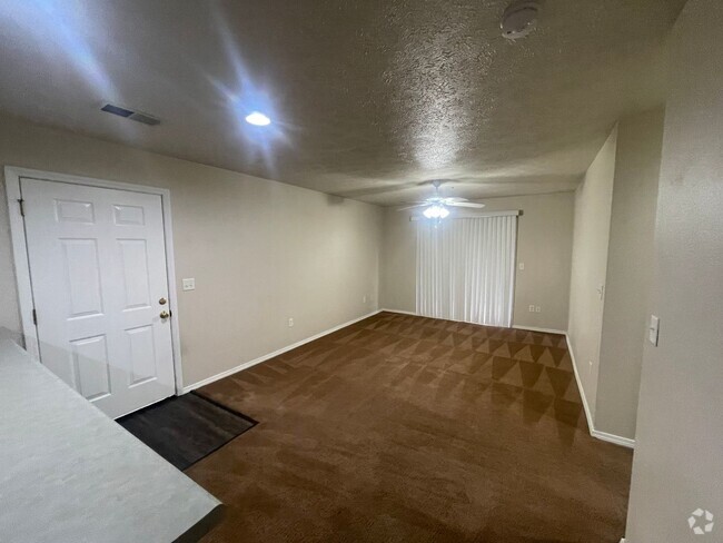 Building Photo - Recently Renovated 2 Bedroom 2 Bath Walk I... Rental