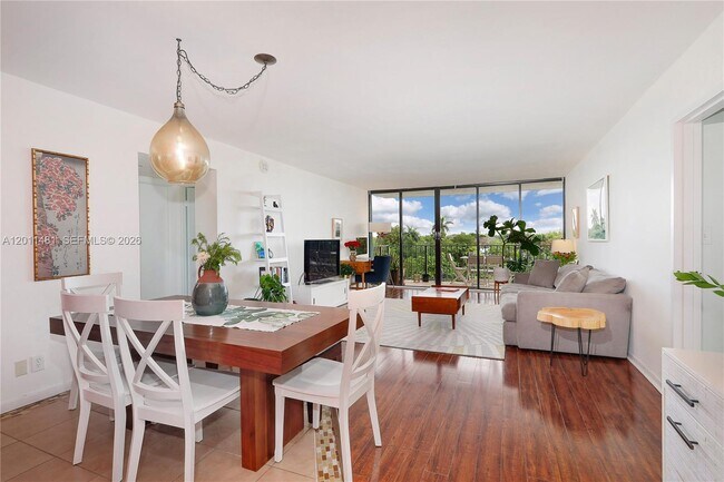 Photo - 780 NE 69th St Unidad 404