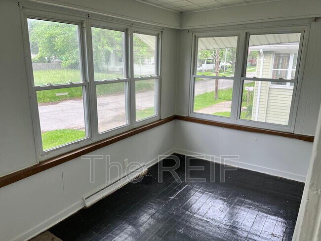 Photo - 1553 Illinois Ave