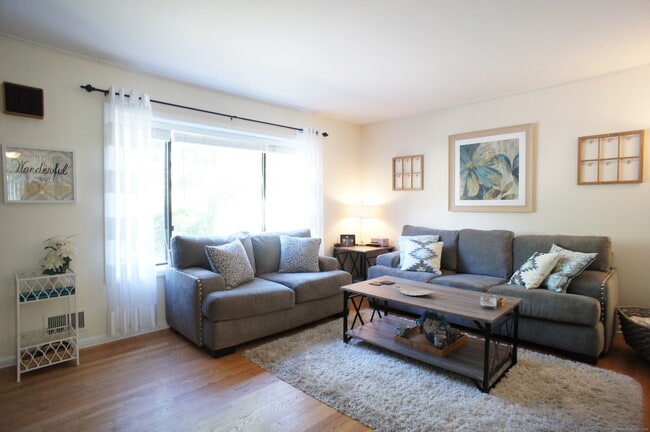 Photo - 2 Hadik Pkwy Unit 1H