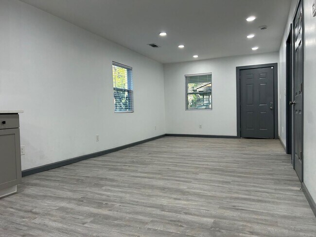 Photo - 1477 Olive St SW