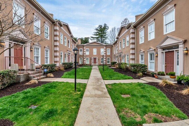 Photo - 3045 Woodlawn Dr
