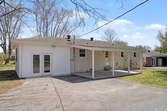 Photo - 521 Greenwood Dr