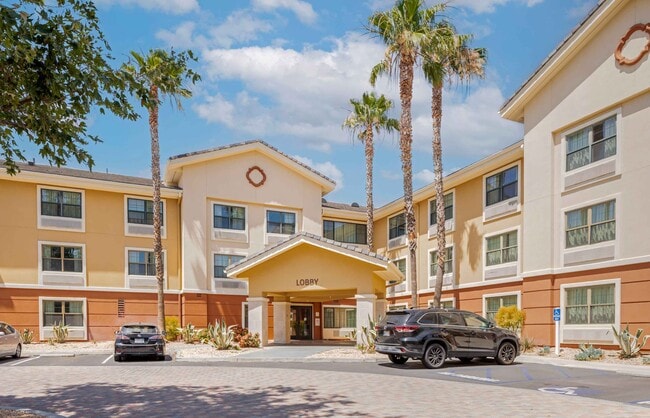 Furnished Studio-Los Angeles - Simi Valley