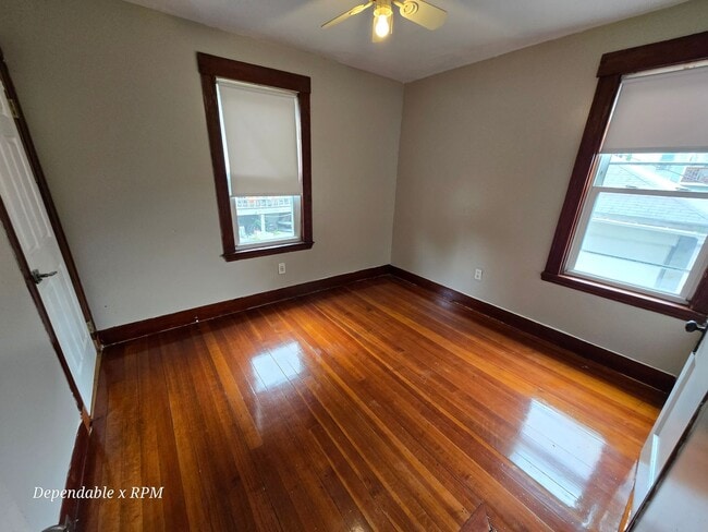 Building Photo - Painted First Floor 3 Bd 1 Bath Available For Rent Now! Unit 1