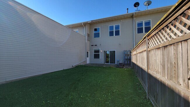 Building Photo - 6655 Windsor Commons Ave Unit 6655