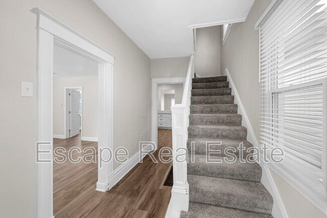 Photo - 5834 Victoria Ave