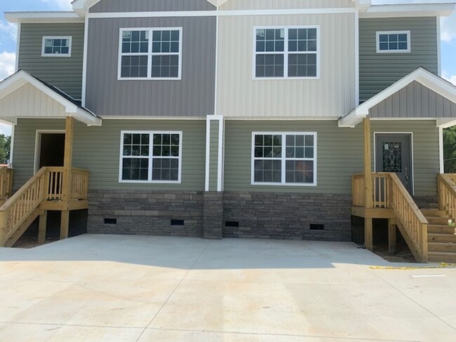 4-Bedroom, 3.5 Bath Townhome in Pembroke, NC - 4-Bedroom, 3.5 Bath Townhome in Pembroke, NC