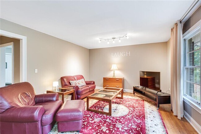 Photo - 1973 Desmond Dr