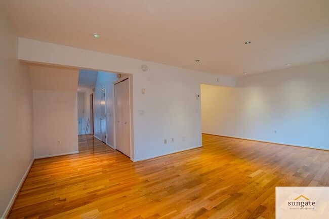 Photo - 418 Five Farms Ln