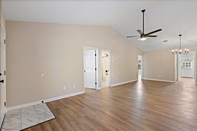 Photo - 517 Edgecliff Ln
