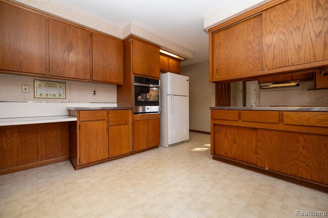 Photo - 851 Helston Rd