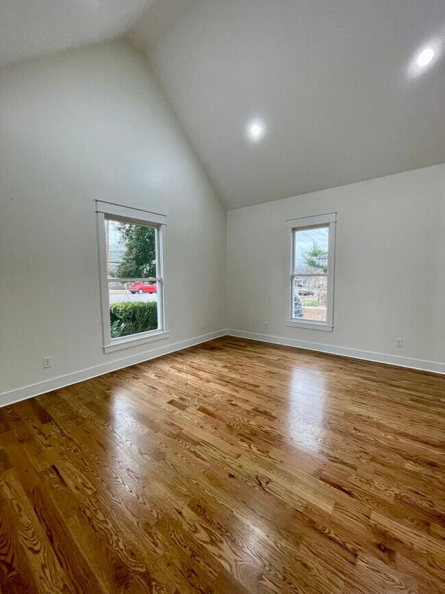 Photo - 323 50th Ave N