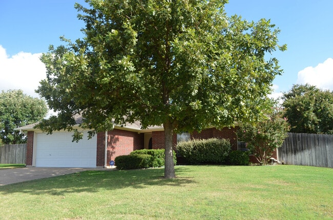 Building Photo - Fantastic 4BR/2BA in Highly Sought After Country Trails!