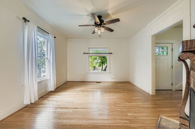 Sala de estar vacía - 4904 NE 16th Ave