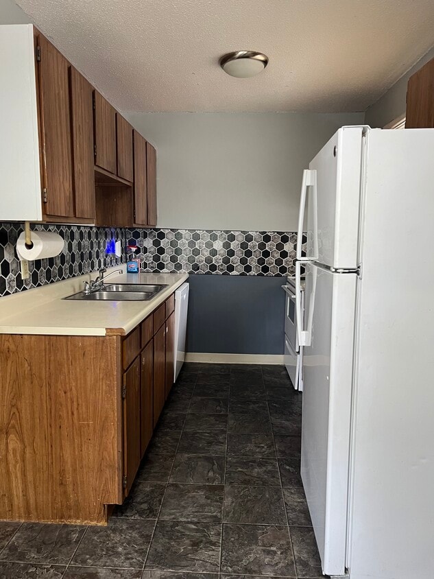 Kitchen - 19 East St (Essex Junction, VT)