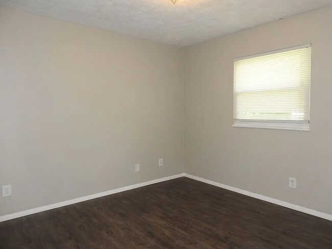 Photo - Logwood Ave