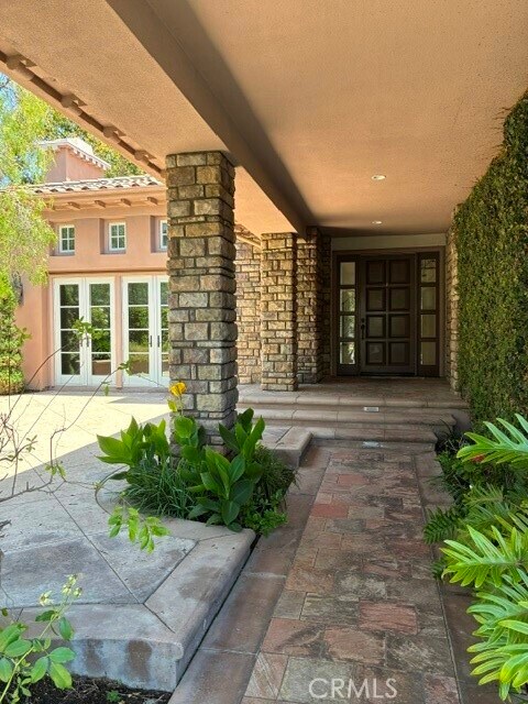 32 Gleneagles Dr