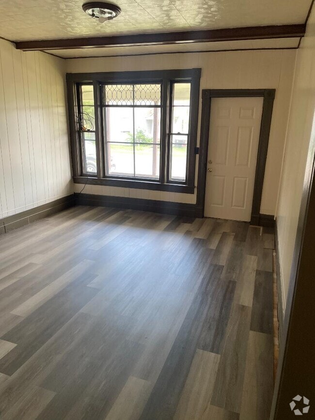 Building Photo - 418 N Barstow St Rental