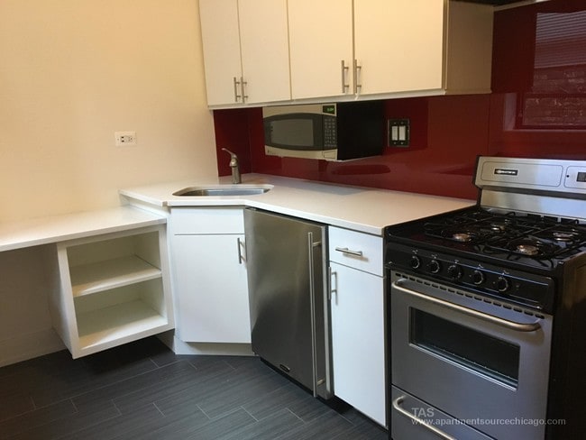 Building Photo - 2888 N Clark St Unit 1